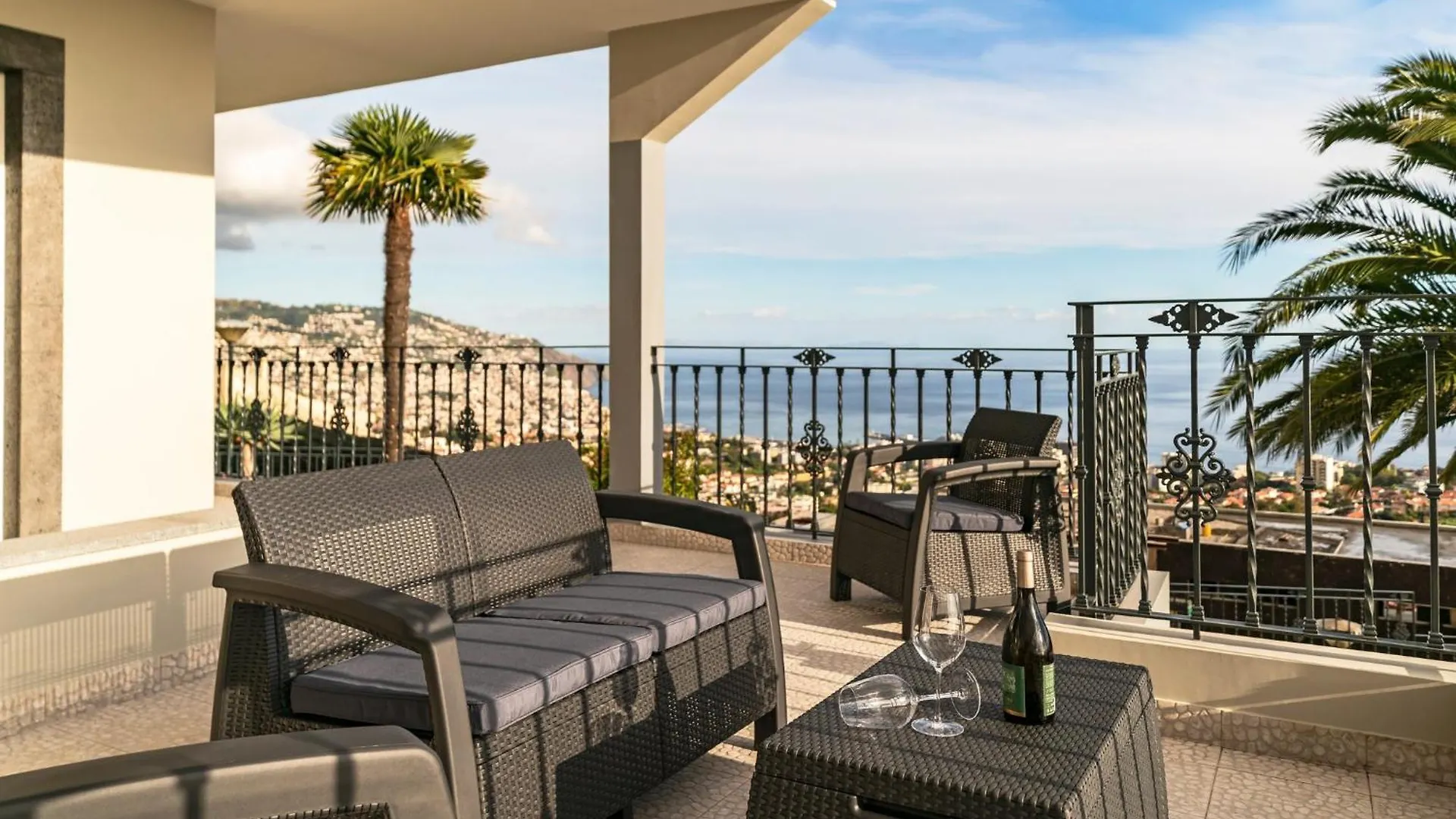 Exquisite Madeira Villa Villa Funchal Belair 4 Bedroom Panoramic Sea View Heated Pool Hot-Tub  Funchal (Madeira)