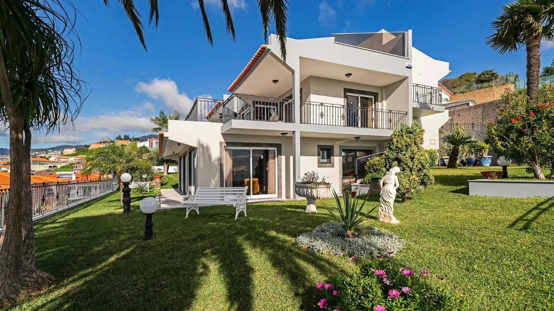 Exquisite Madeira Villa Villa Funchal Belair 4 Bedroom Panoramic Sea View Heated Pool Hot-Tub Portugal