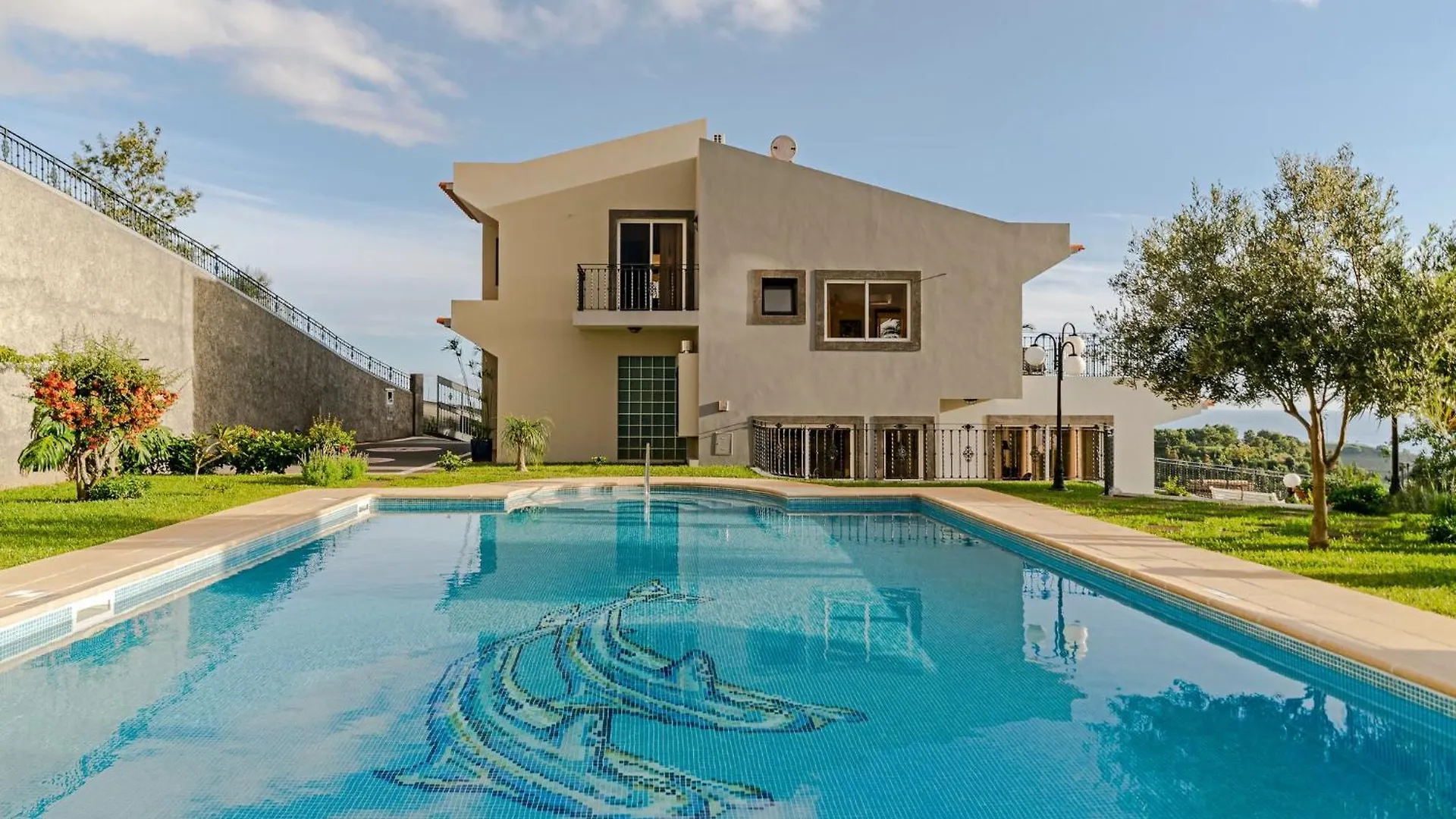 Exquisite Madeira Villa Villa Funchal Belair 4 Bedroom Panoramic Sea View Heated Pool Hot-Tub 0*, Funchal (Madeira)