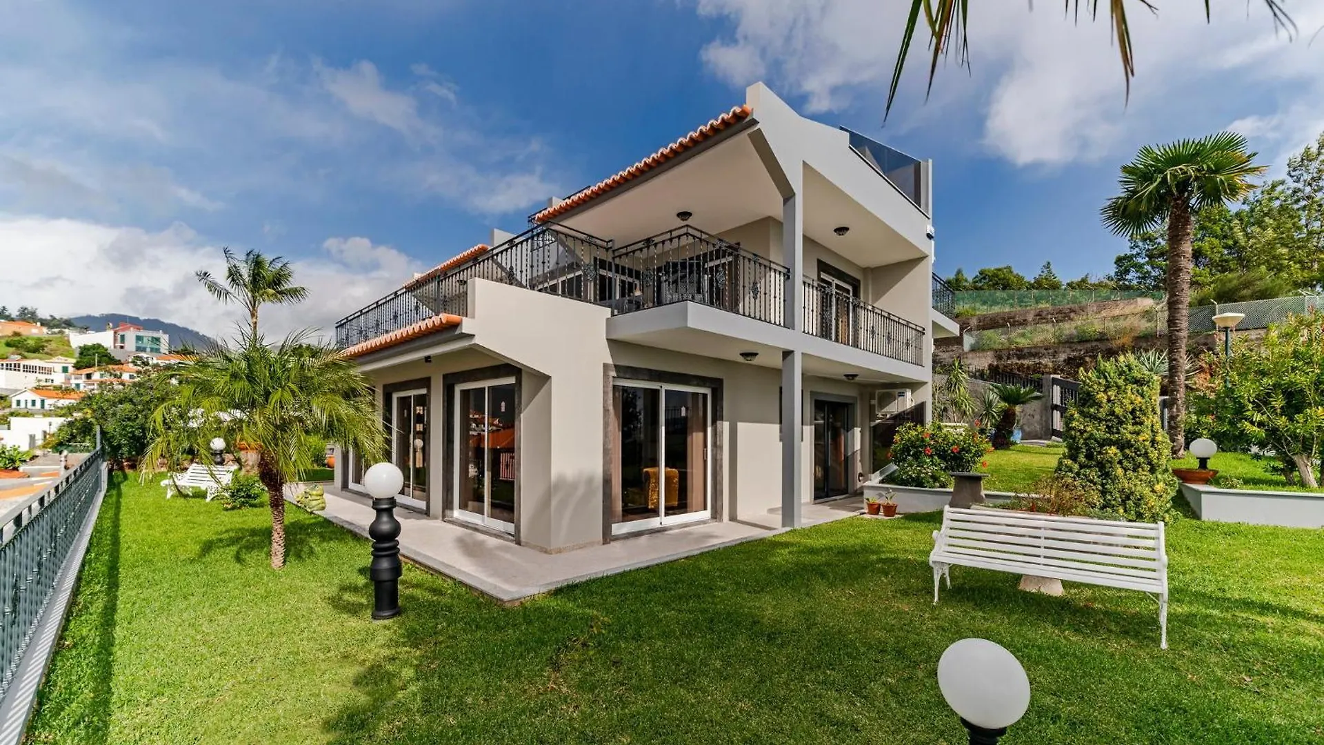 Exquisite Madeira Villa Villa Funchal Belair 4 Bedroom Panoramic Sea View Heated Pool Hot-Tub